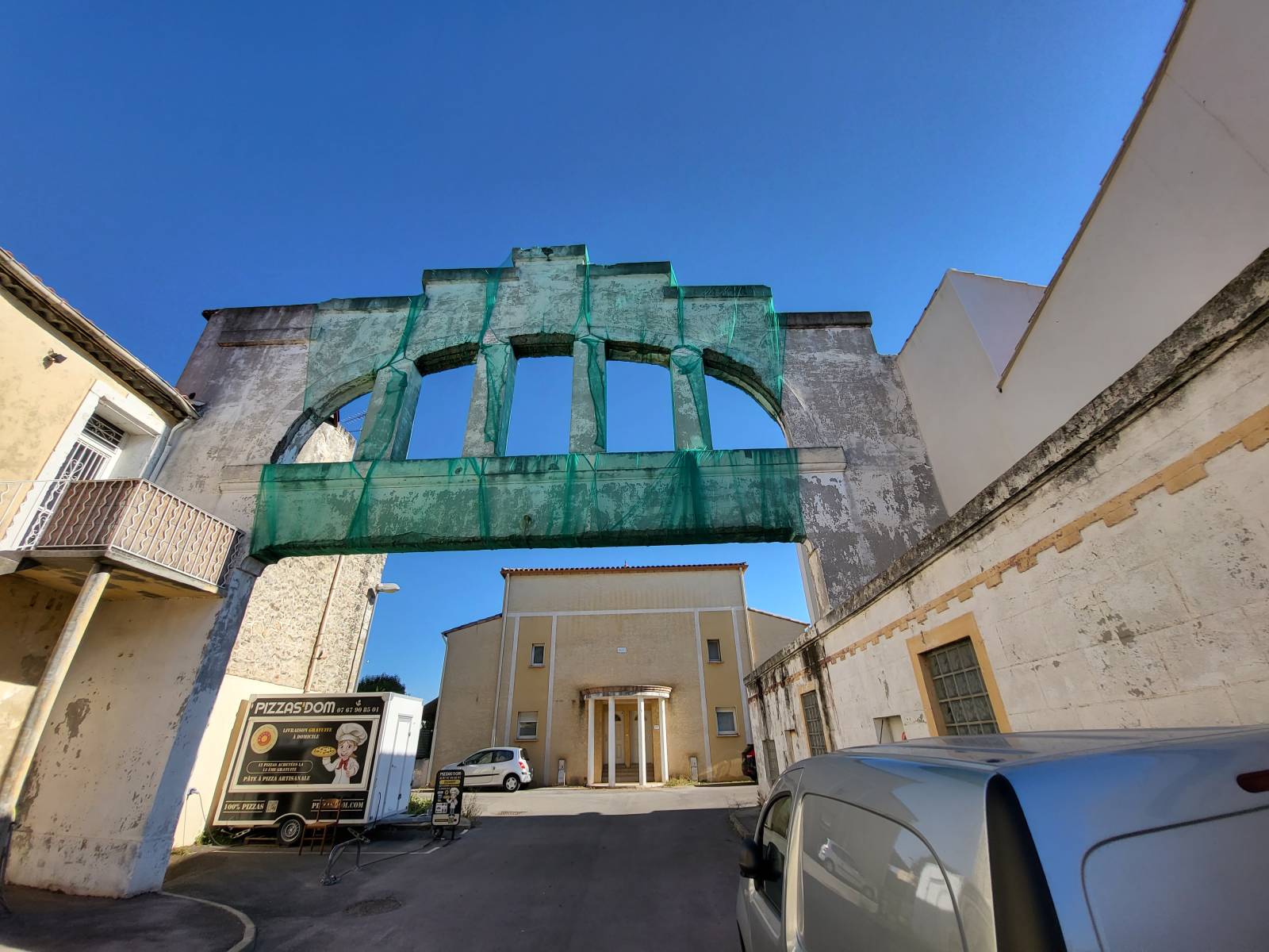 Restauration de l’arche et reprise d’enduit à la chaux à Mauguio