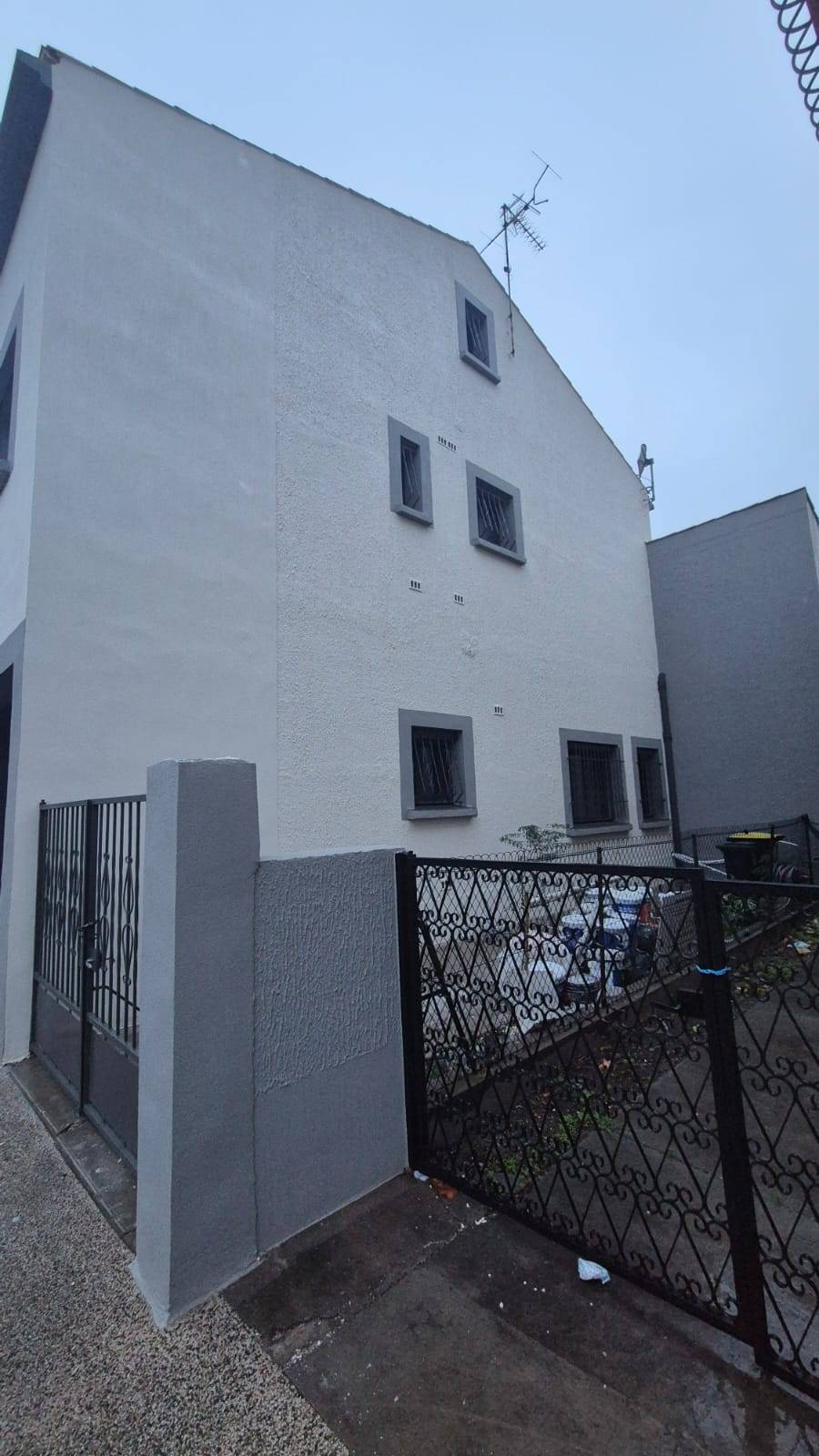 Peinture I3 : Revêtement de Façade Haute Performance pour Protection Imperméable et Durabilité Optimale