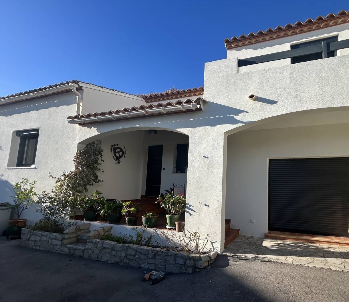 Travaux de ravalement de façades par revêtement plastique épais – Pignan