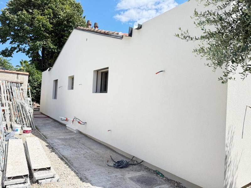 La laine de roche est un matériau isolant d’origine minérale,