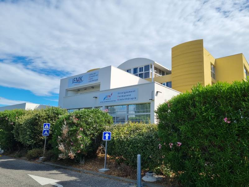 RPE : souple, décoratif, imperméable, adhérent, résistant, fin, élastique, coloré, facile, protecteur.