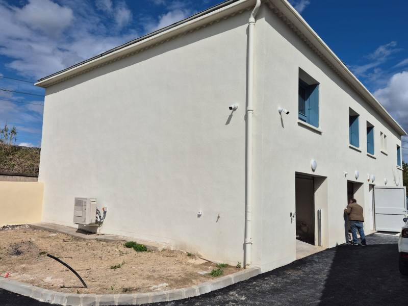 Ravalement de façade en peinture D3 sur l'office de Tourisme de Beziers