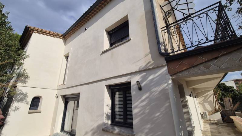 Application d’un enduit monocouche – Protection, esthétique et durabilité des façades