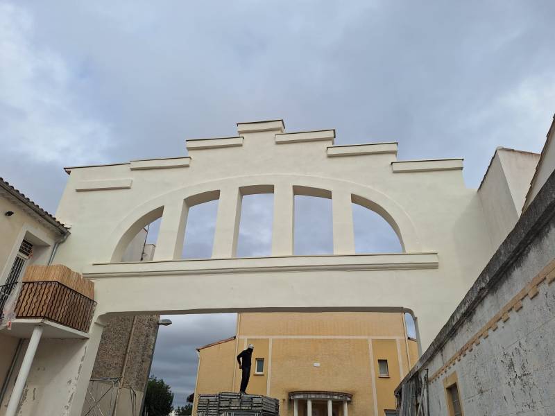 Restauration de l’arche et reprise d’enduit à la chaux à Mauguio