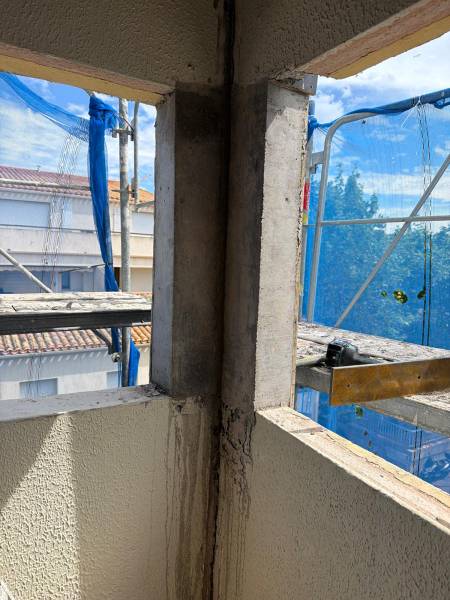 Reprise Structurelle et Réparation d’un Poteau Désolidarisé de Terrasse